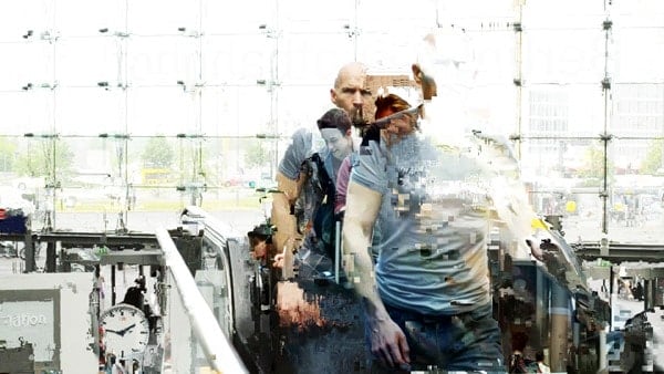 Fotokollage/ Grafik Berliner Hauptbahnhof und Menschen